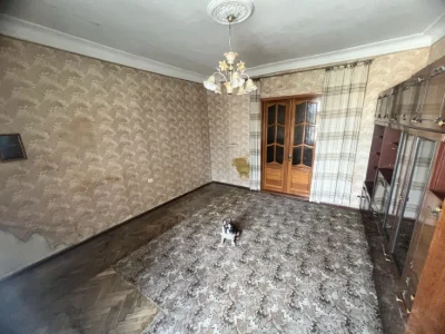 Продается своя трехкомнатная квартира.