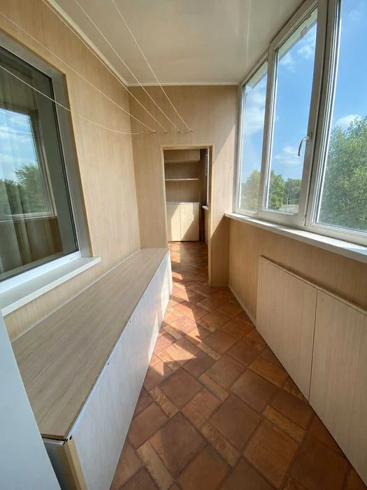 Продаж 4 кім. квартири  3 кім окремі Левада 3/9 . 2 балкони
