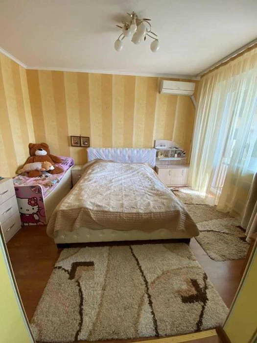 Продаж 4 кім. квартири  3 кім окремі Левада 3/9 . 2 балкони