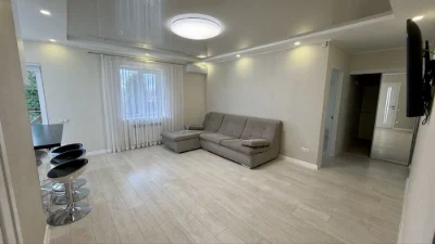 Продаж 2 к квартира на Вишеньці з власним двором