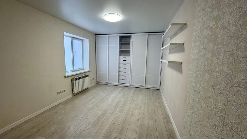 Продаж 2 к квартира на Вишеньці з власним двором