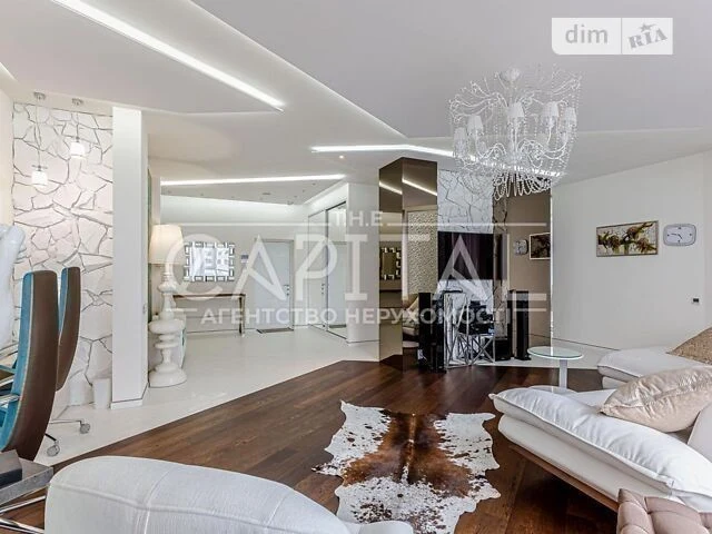 Sale of 3-room apartment 150 sq. m. on Andriy Verkhoglyada St. 20 •
