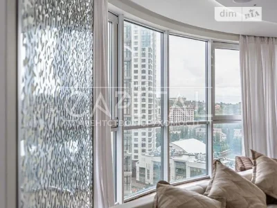 Sale of 3-room apartment 150 sq. m. on Andriy Verkhoglyada St. 20 •