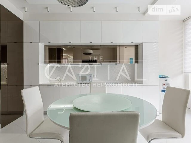 Sale of 3-room apartment 150 sq. m. on Andriy Verkhoglyada St. 20 •