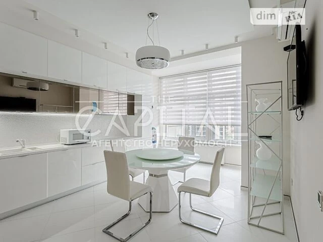 Sale of 3-room apartment 150 sq. m. on Andriy Verkhoglyada St. 20 •