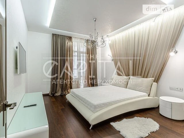 Sale of 3-room apartment 150 sq. m. on Andriy Verkhoglyada St. 20 •