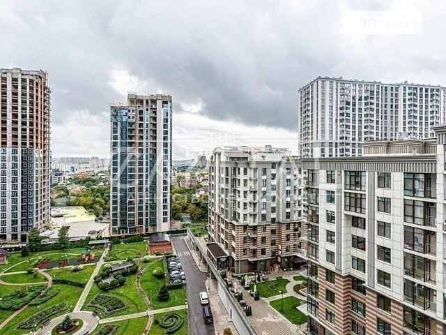 Sale of 3-room apartment 150 sq. m. on Andriy Verkhoglyada St. 20 •