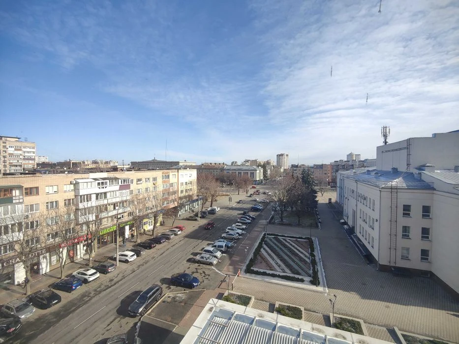 Продаж просторої 3-кімнатної квартири в самому центрі Черкас