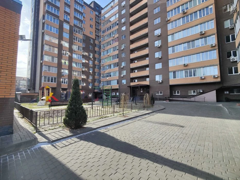 Продаж просторої 3-кімнатної квартири в самому центрі Черкас