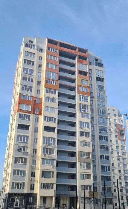 For sale: 2-room apartment (76 sq m) in the newly built Levada-1 residential complex. Center. Q