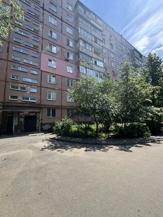 Продам 2к квартиру. Набережная победы 108. Победа 3