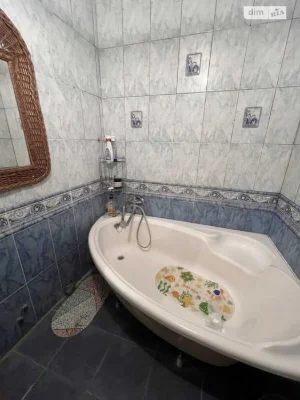 2-кімнатна квартира 50 м² з косметичним ремонтом на Виставка