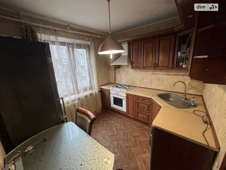 2-кімнатна квартира 50 м² з косметичним ремонтом на Виставка