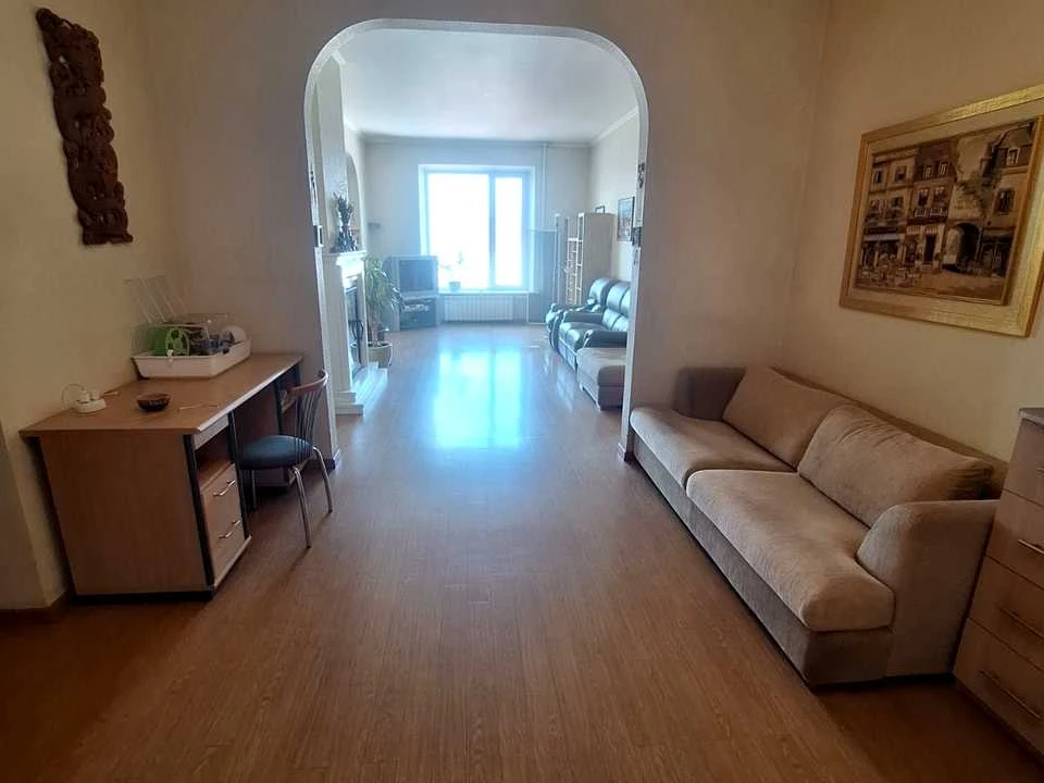 Apartment. Kyiv, Sribnokilska Street.