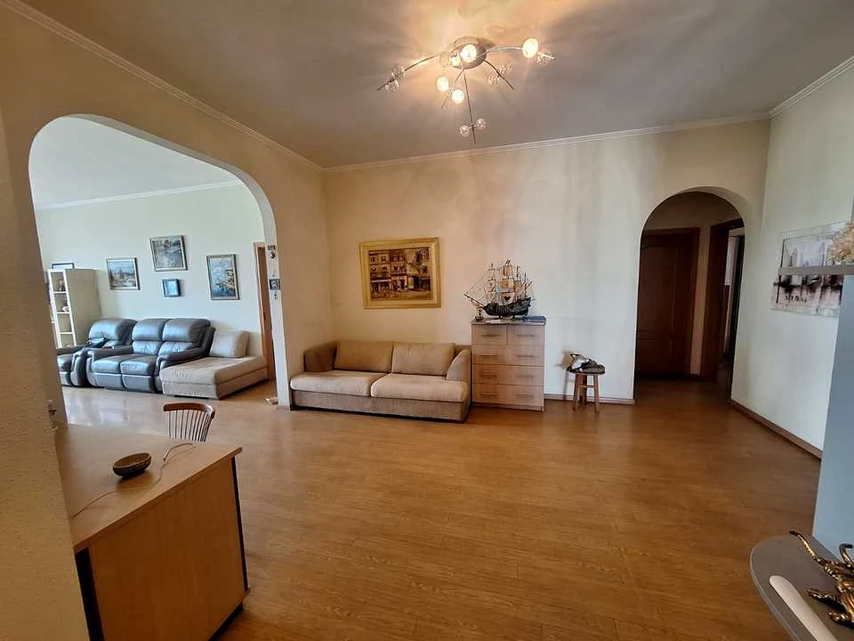 Apartment. Kyiv, Sribnokilska Street.