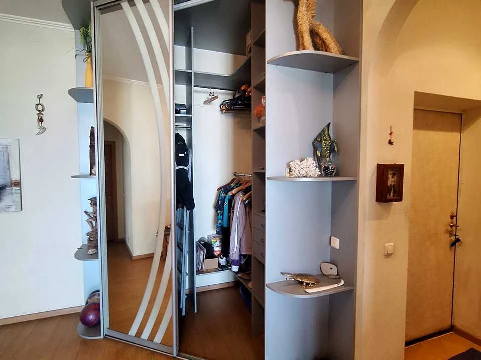 Apartment. Kyiv, Sribnokilska Street.