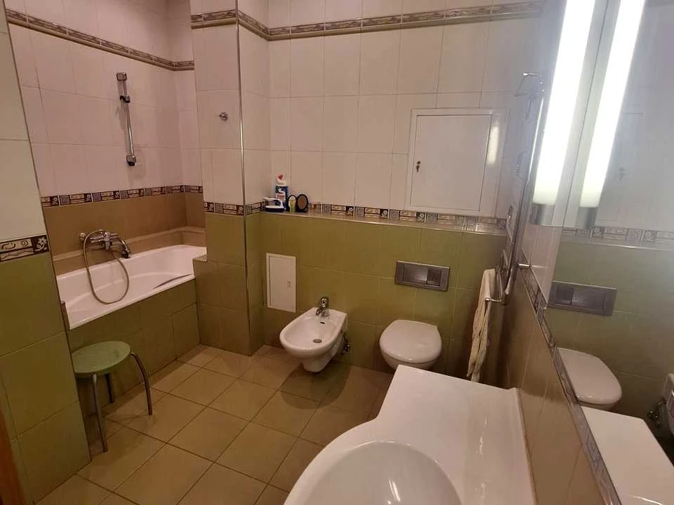Apartment. Kyiv, Sribnokilska Street.