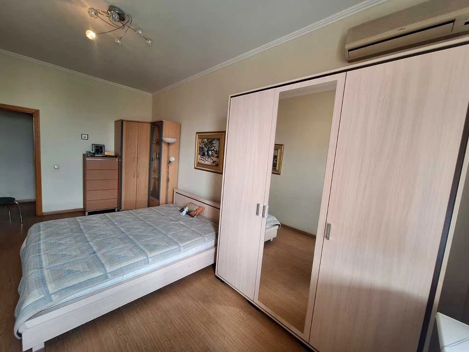 Apartment. Kyiv, Sribnokilska Street.