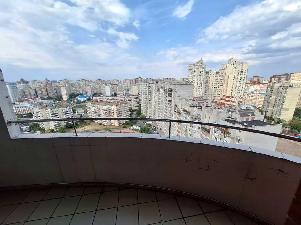 Apartment. Kyiv, Sribnokilska Street.