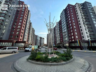 Квартира. Ивано-Франковск, Княгинин ул., (Дом 18)