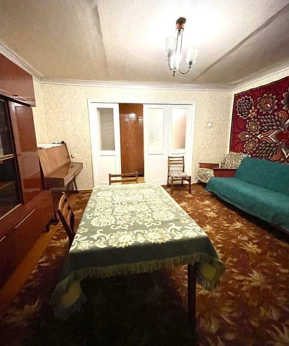 3-room apartment for sale in the Kholodna Gora district.