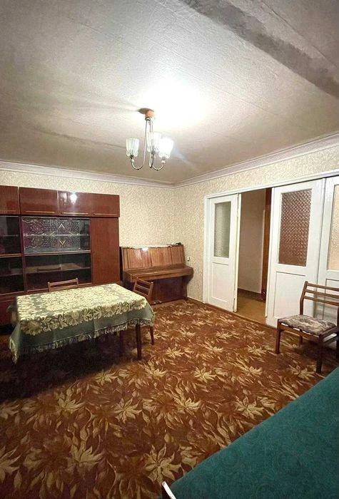 3-room apartment for sale in the Kholodna Gora district.