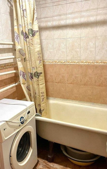 3-room apartment for sale in the Kholodna Gora district.