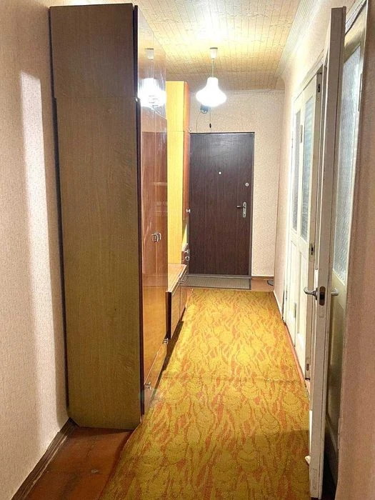 3-room apartment for sale in the Kholodna Gora district.