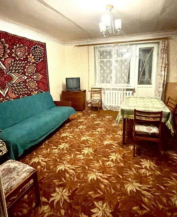 3-room apartment for sale in the Kholodna Gora district.