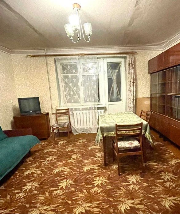 3-room apartment for sale in the Kholodna Gora district.