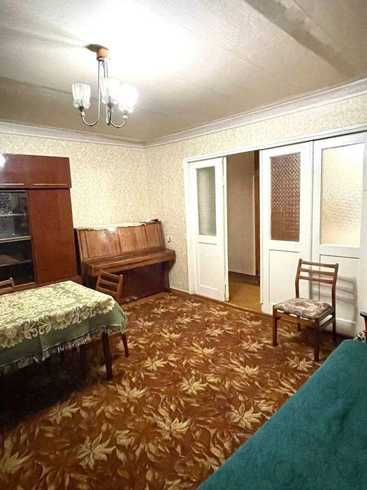 3-room apartment for sale in the Kholodna Gora district.