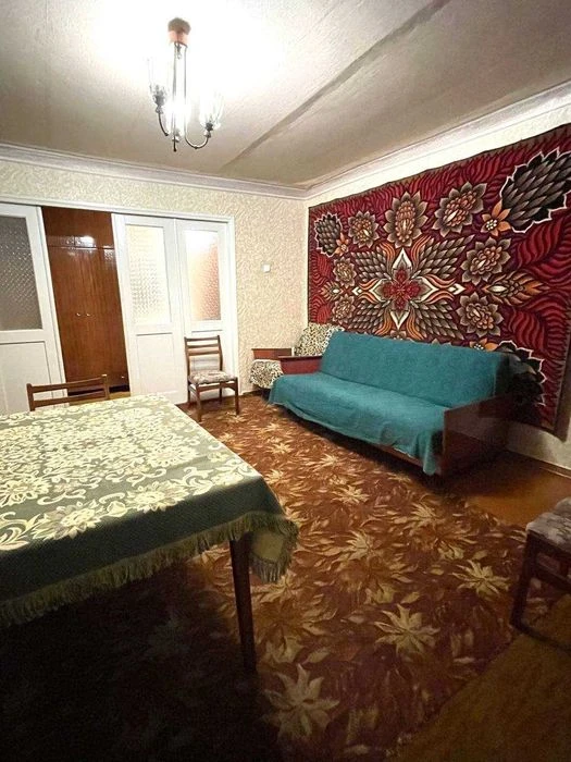 3-room apartment for sale in the Kholodna Gora district.