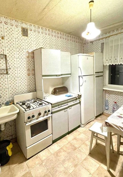 3-room apartment for sale in the Kholodna Gora district.