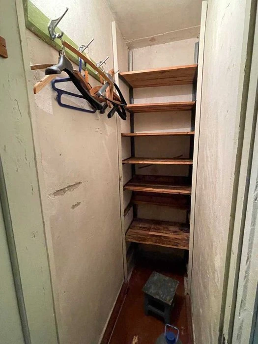 3-room apartment for sale in the Kholodna Gora district.