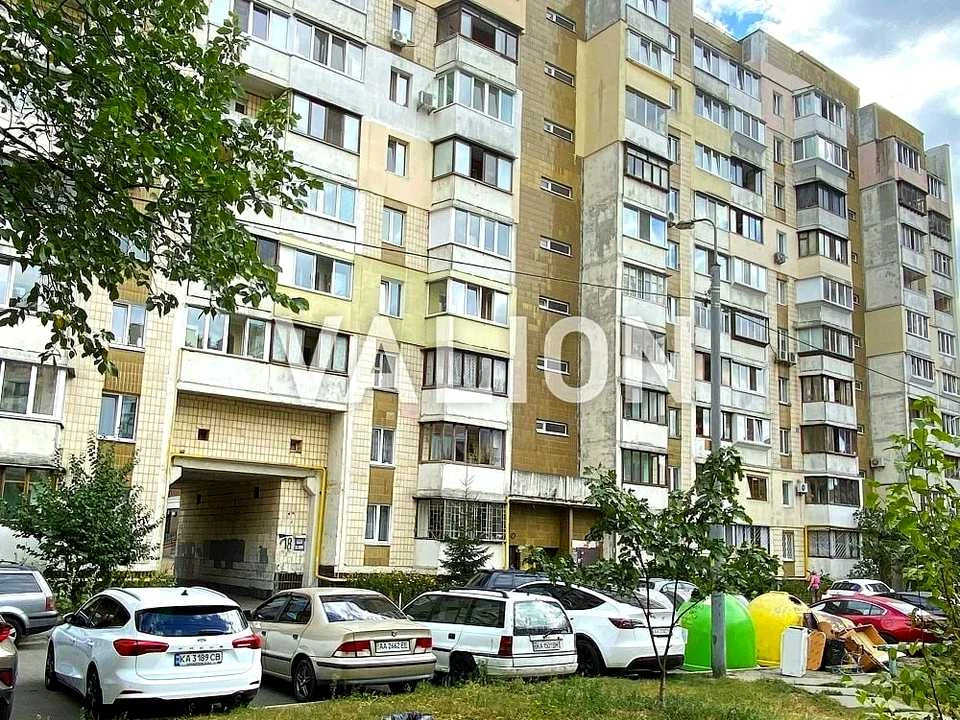 Apartment. Kyiv, Dragomanova St.