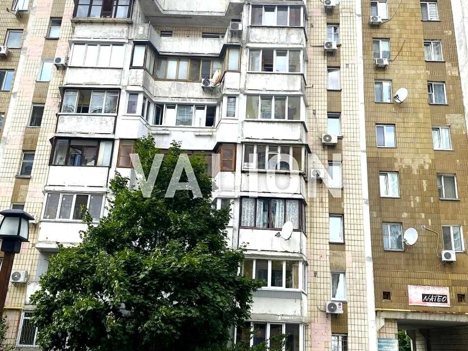 Apartment. Kyiv, Dragomanova St.