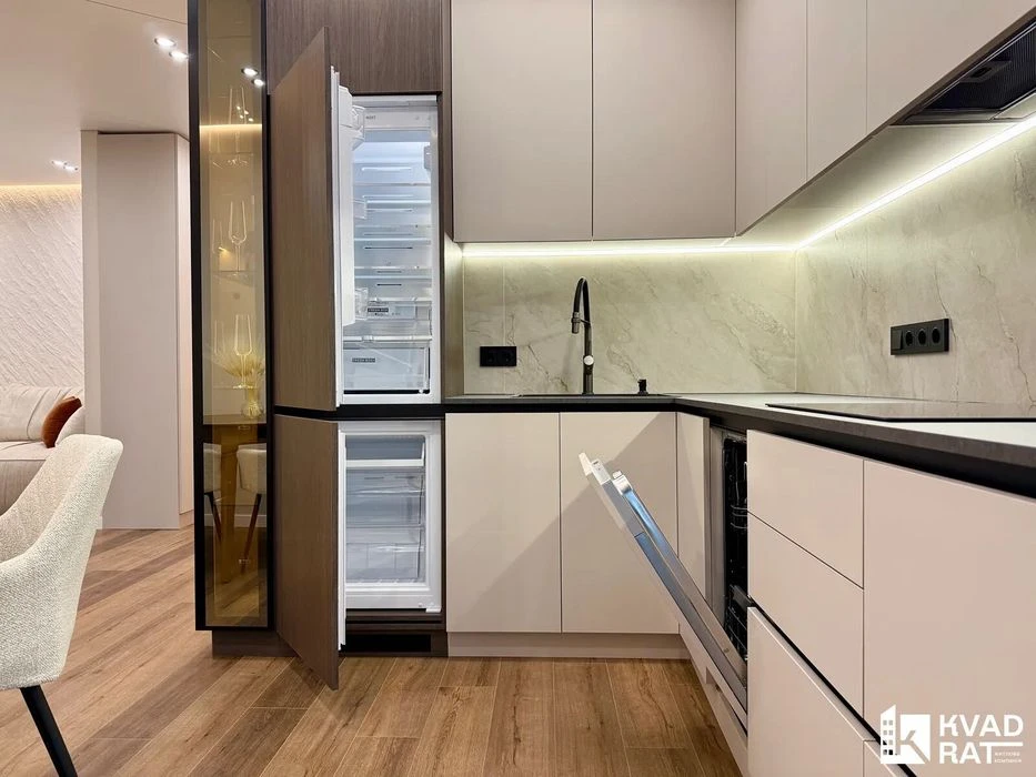 Stylish one and a half-story apartment with high-quality renovation in the Manhattan residential complex! 9 floors