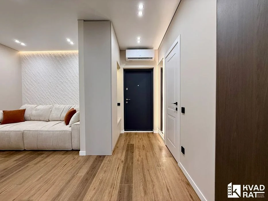 Stylish one and a half-story apartment with high-quality renovation in the Manhattan residential complex! 9 floors