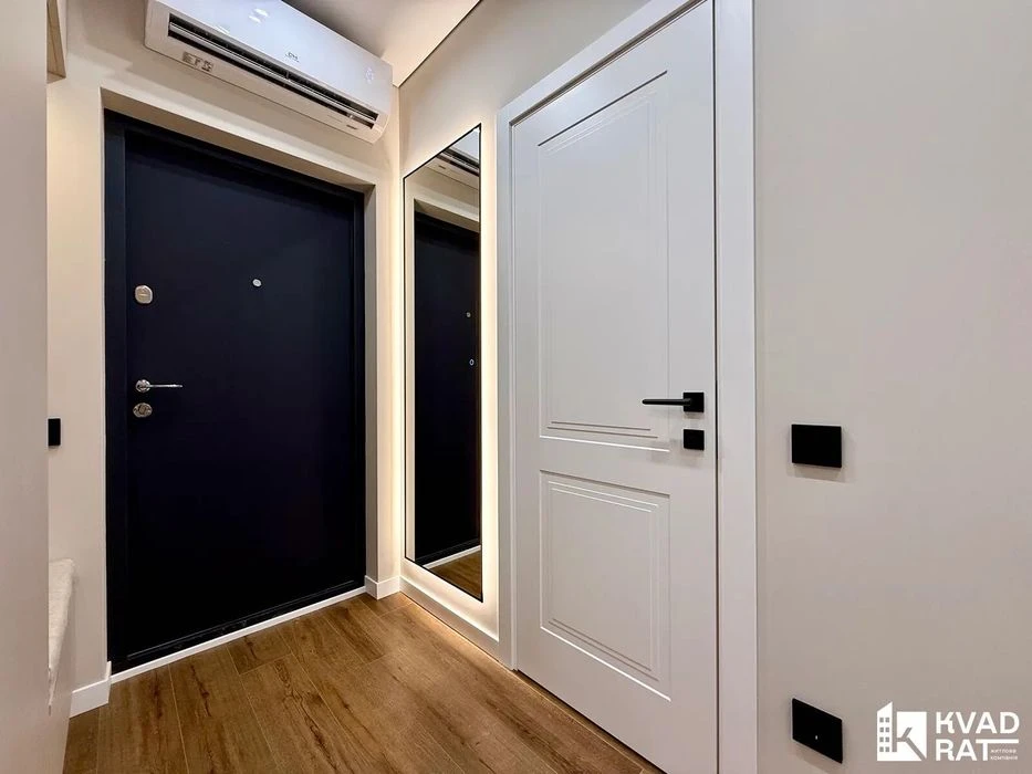Stylish one and a half-story apartment with high-quality renovation in the Manhattan residential complex! 9 floors