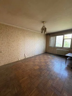 Продам 3-ком. квартиру на Черемушках.  остановка "Приват Бан