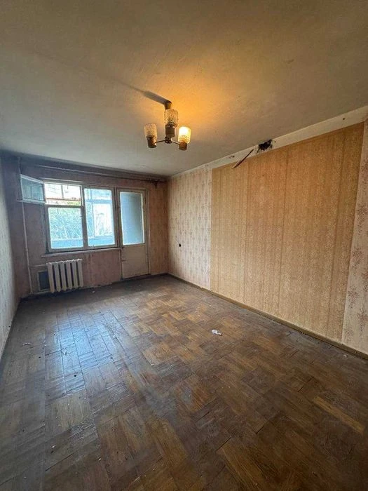 Продам 3-ком. квартиру на Черемушках.  остановка "Приват Бан