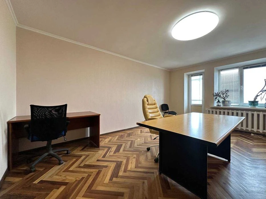 For sale 5-room two-story apartment 163.6 m² about a meter