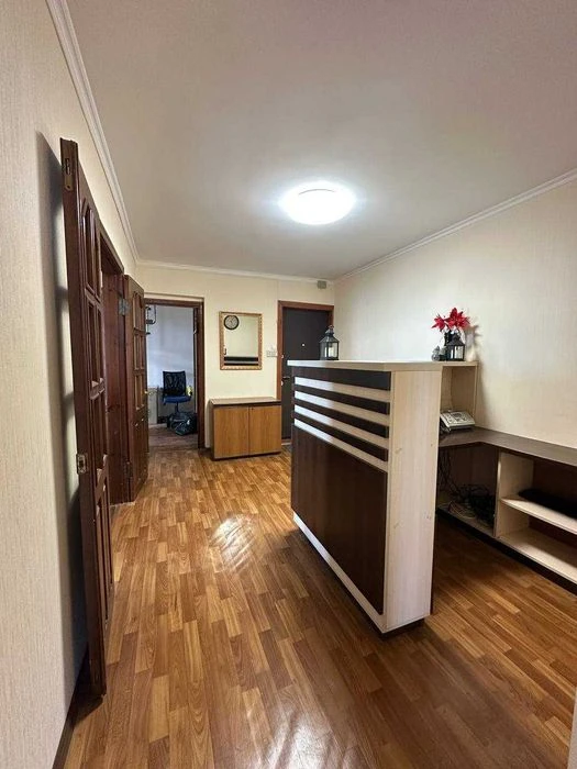 For sale 5-room two-story apartment 163.6 m² about a meter