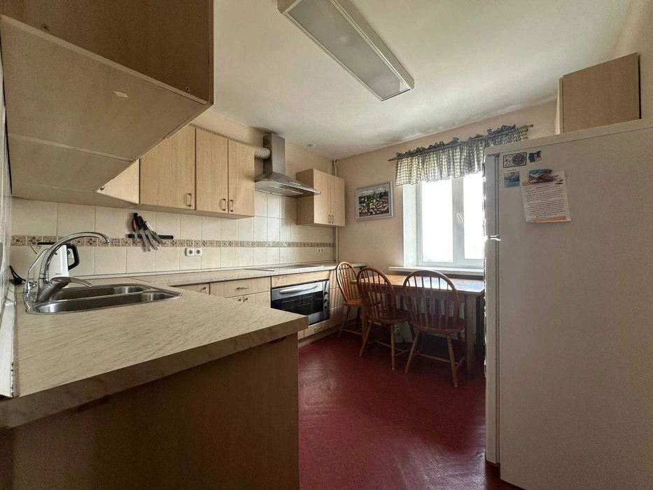 For sale 5-room two-story apartment 163.6 m² about a meter