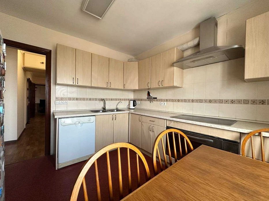 For sale 5-room two-story apartment 163.6 m² about a meter