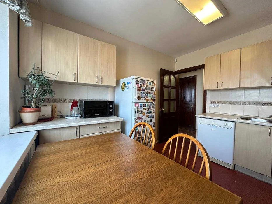 For sale 5-room two-story apartment 163.6 m² about a meter