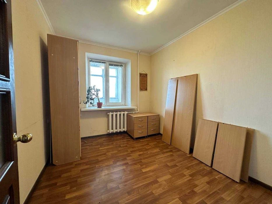For sale 5-room two-story apartment 163.6 m² about a meter