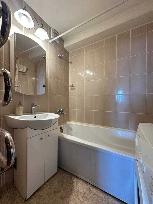 For sale 5-room two-story apartment 163.6 m² about a meter