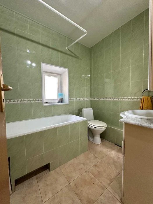 For sale 5-room two-story apartment 163.6 m² about a meter