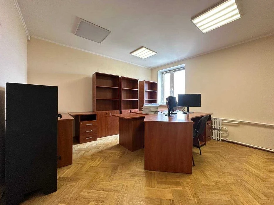 For sale 5-room two-story apartment 163.6 m² about a meter